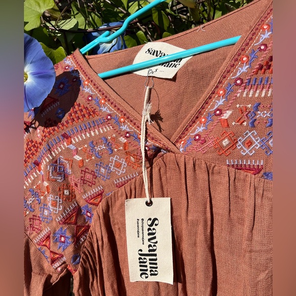 Savanna Jane Blouse NWT Classic Bohemian Style Embroidered Floral Pretty - Picture 2 of 3